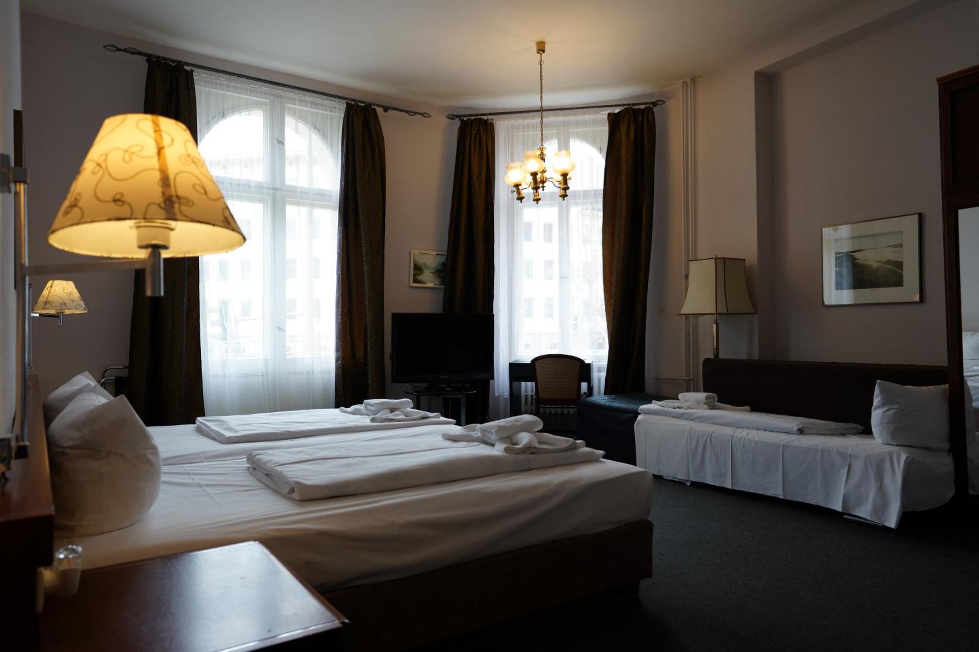 Hotel Pension Xantener Eck Berlin Exterior foto