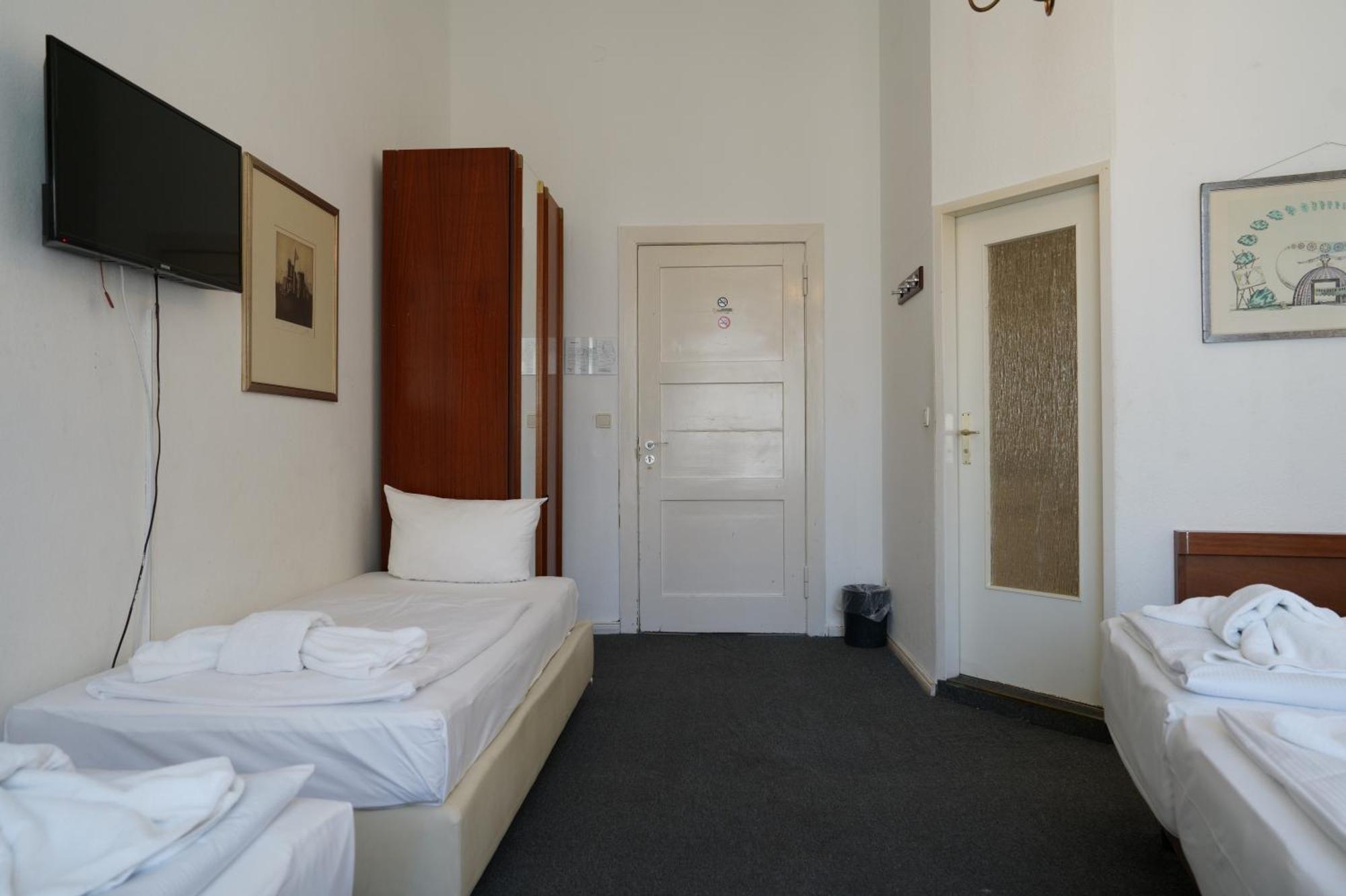 Hotel Pension Xantener Eck Berlin Exterior foto