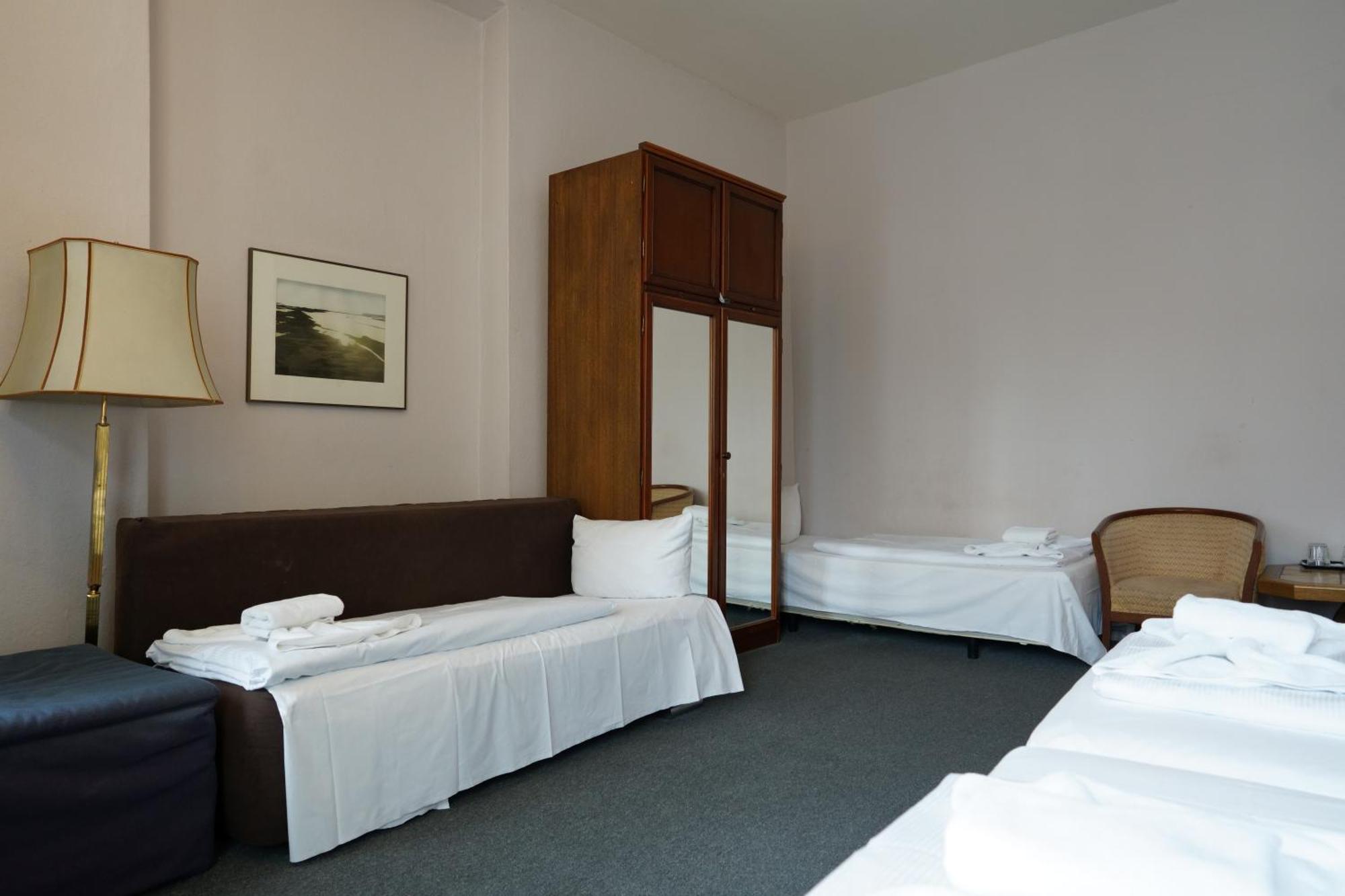Hotel Pension Xantener Eck Berlin Exterior foto