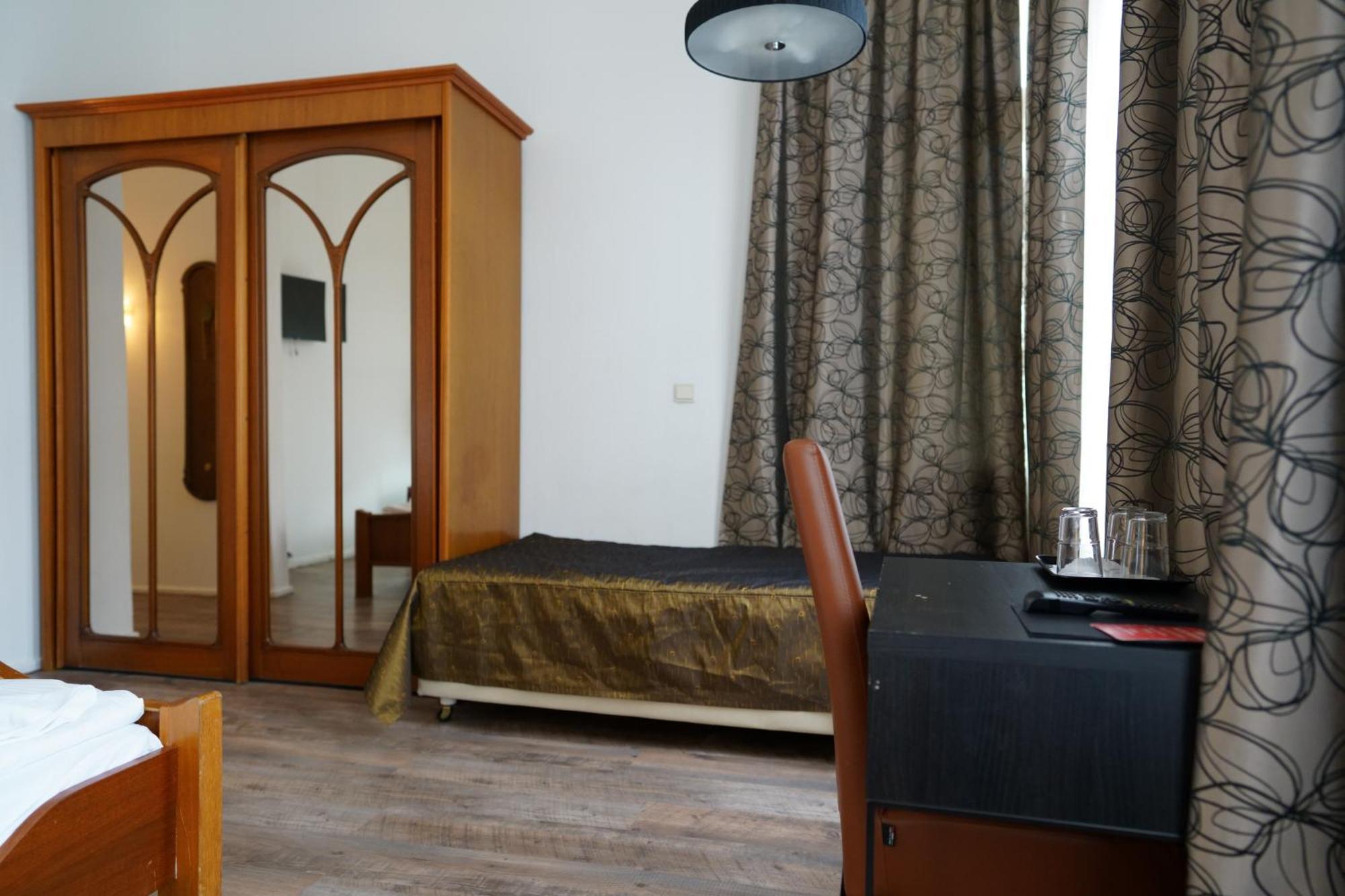 Hotel Pension Xantener Eck Berlin Exterior foto