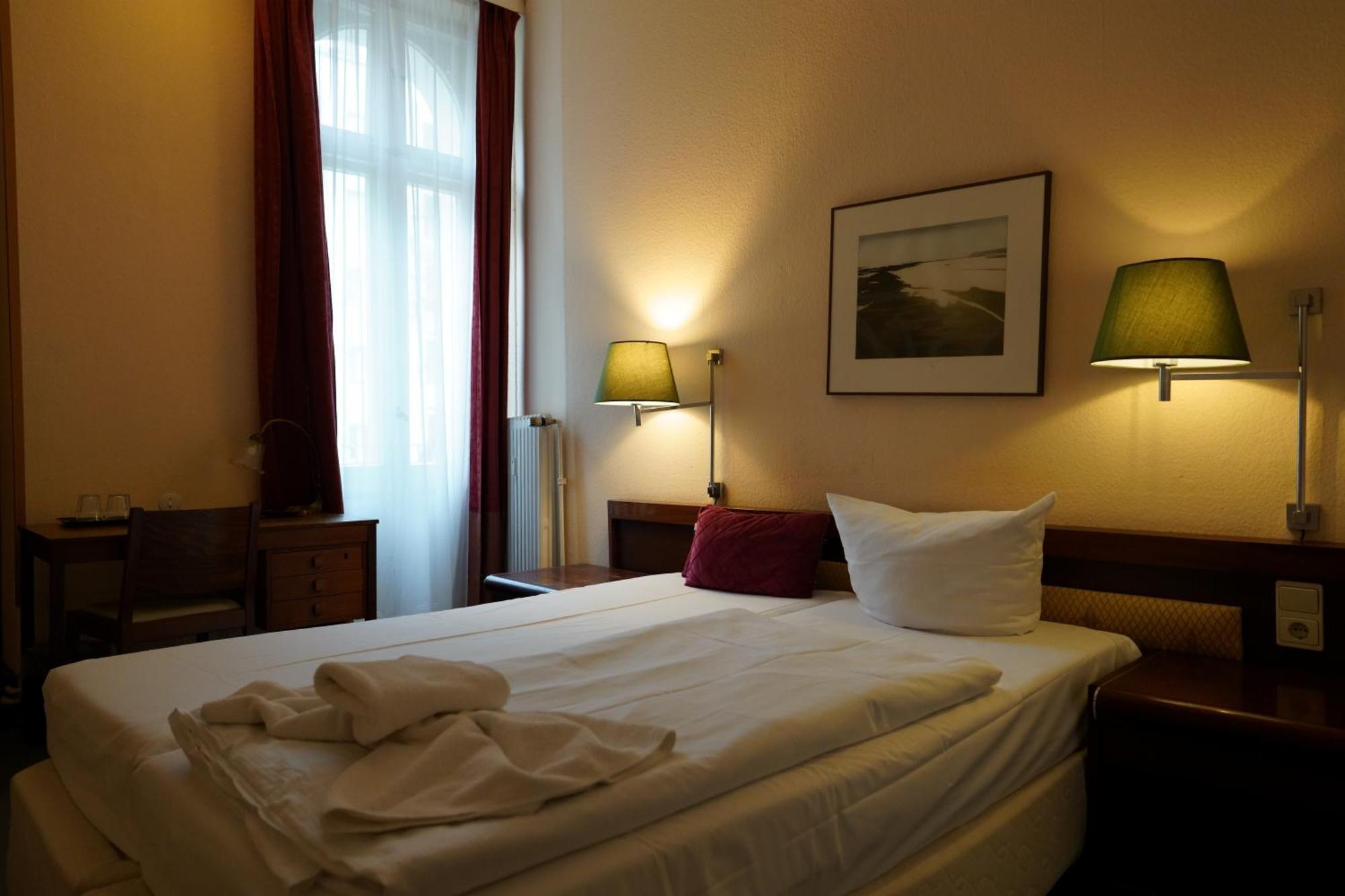 Hotel Pension Xantener Eck Berlin Exterior foto