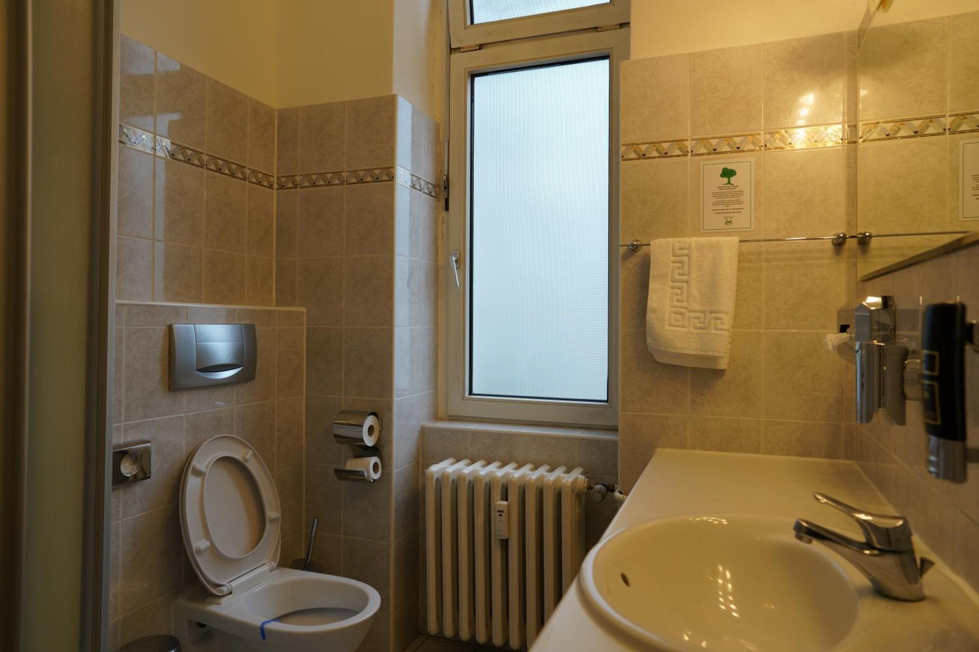 Hotel Pension Xantener Eck Berlin Exterior foto