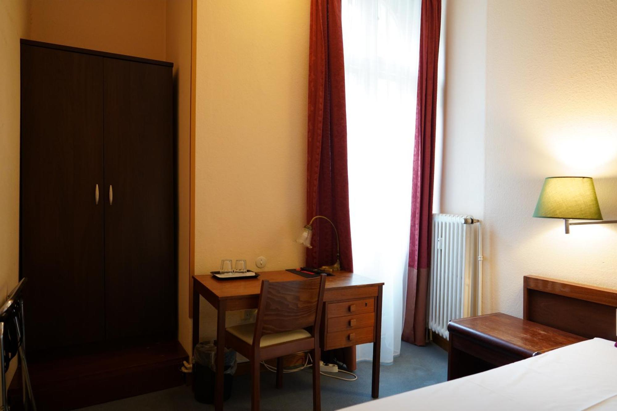 Hotel Pension Xantener Eck Berlin Exterior foto