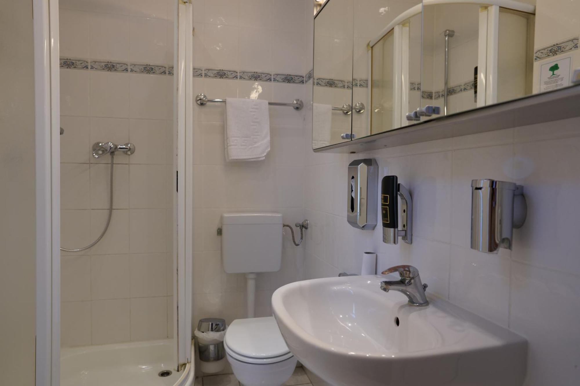 Hotel Pension Xantener Eck Berlin Exterior foto