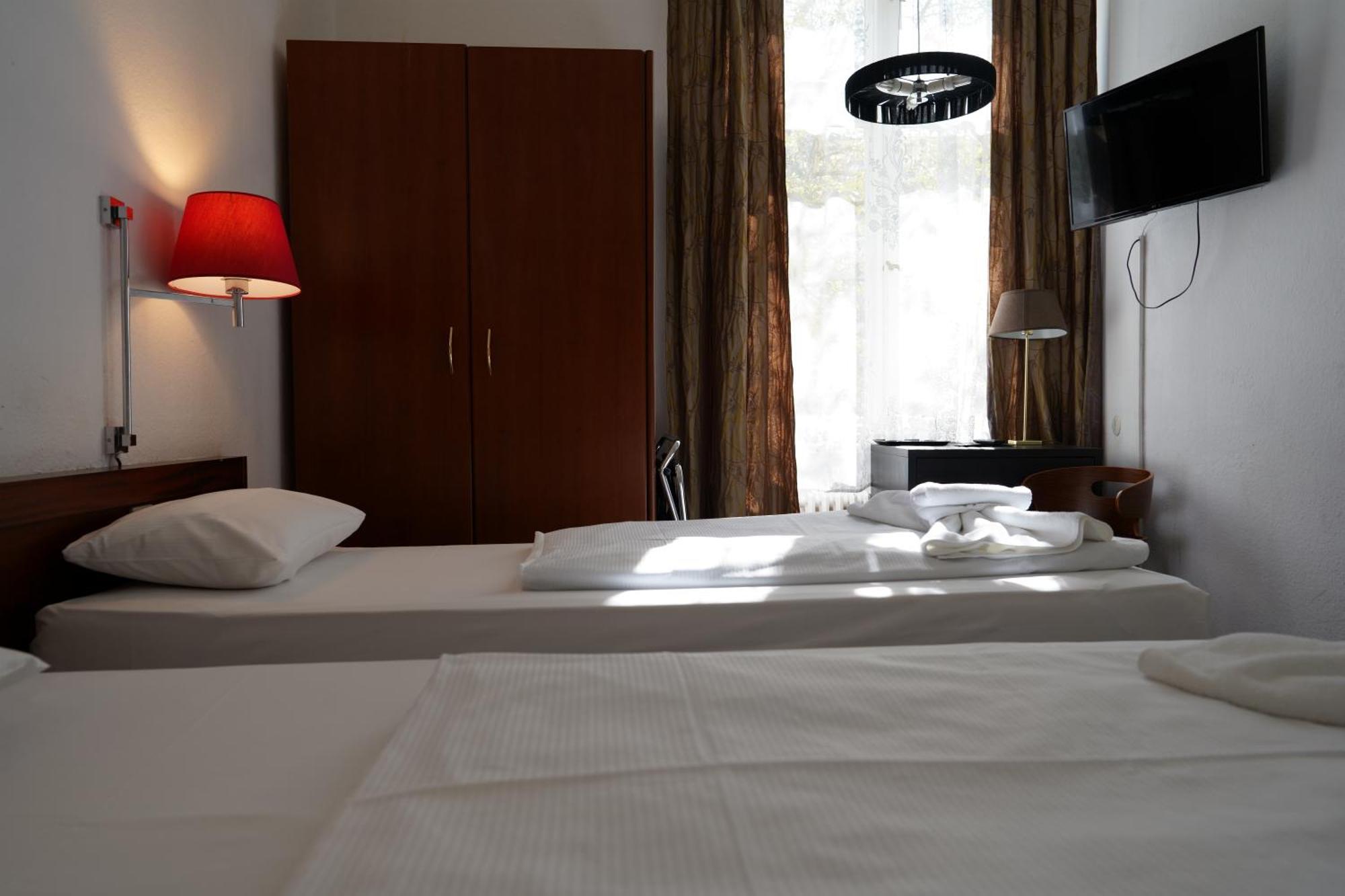 Hotel Pension Xantener Eck Berlin Exterior foto