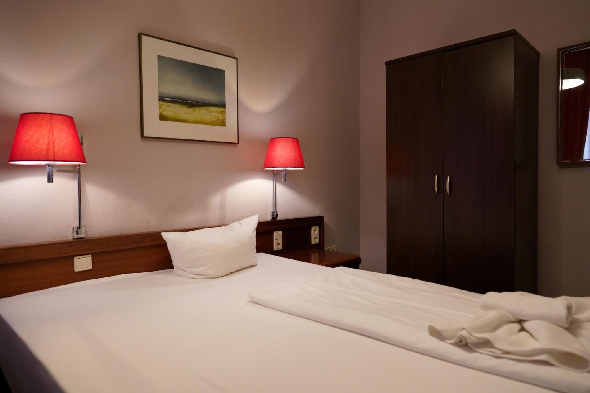 Hotel Pension Xantener Eck Berlin Exterior foto